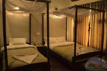 خانه River View Jungle Camp
