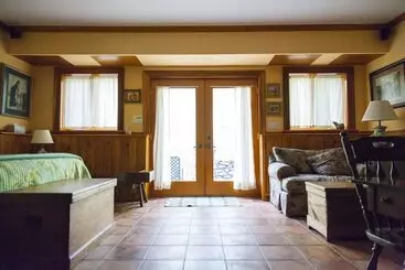 ベッドアンドブレックファースト Honey Maple Grove Bnb