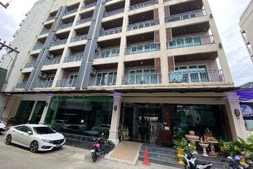 77 Patong Hotel & Spa