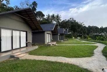 Resort Bendheka   Cliff Front Cottages Coorg