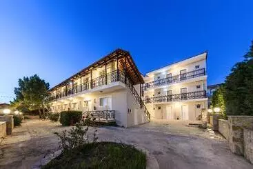 هتل Maria Studios & Apartments