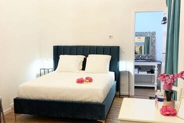 تختخواب و صبحانه Royal Horses