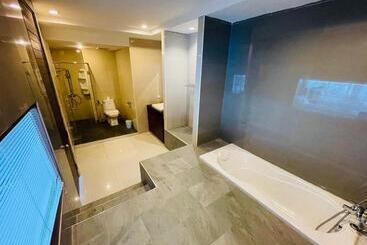 Hotelli The Sand Beach Pattaya