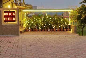 پانسیون Brick Field