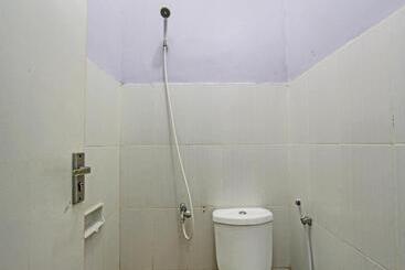 Hotel Oyo 92459 Cahyo Kost 2