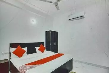 Hotel Oyo 81032 Sagar Hotal