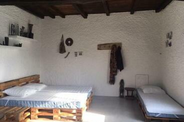 住宿加早餐  Earth, Mountains And Snow