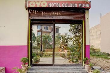 Collection O Hotel Golden Moon