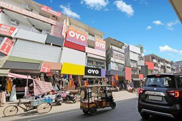 Flagship Hotel Royal 18