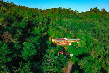 Hostel Ooncha Dana Living With Nature Home Stay & Cafe