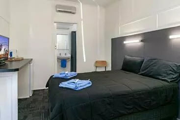 モーテル Tinman Roadhouse