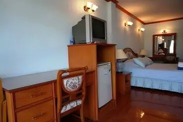 Hotel Dee Lek Guesthouse And Restaurant