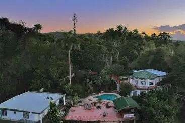 پانسیون Pancho S Paradise   Rainforest Guesthouse With Pool, Gazebo And View