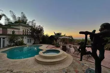 پانسیون Pancho S Paradise Rainforest Guesthouse With Pool, Gazebo And View
