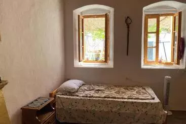 Shotgun Hostel & Guesthouse