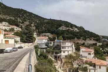 Shotgun Hostel & Guesthouse