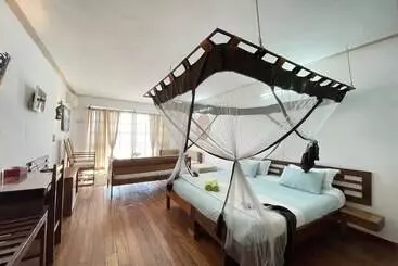 هتل Island Continent