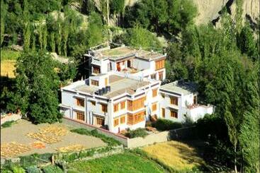 Namra Hotel And Camps   Temisgam