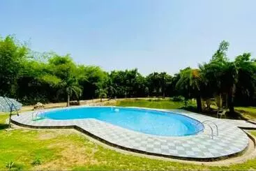 Hotel Lohagarh Corbett Resort