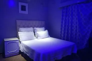 ペンション Royal Guest House & And Lodge