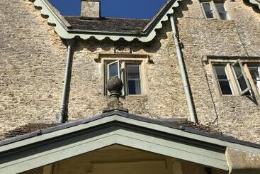 The Manor Farm Alderton