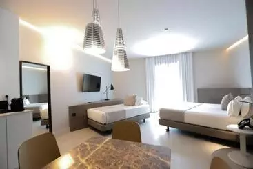 هتل آپارتمان Myr  Plaza Mercado & Spa
