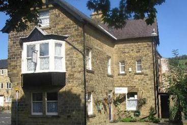 بنسيون Lyndale Guest House