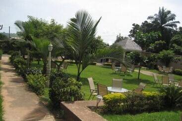 בית מלון כפרי Executive Airport