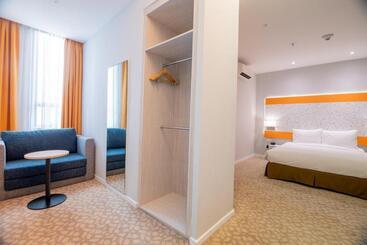 Hotel Holiday Inn Express & Suites Johor Bahru By Ihg