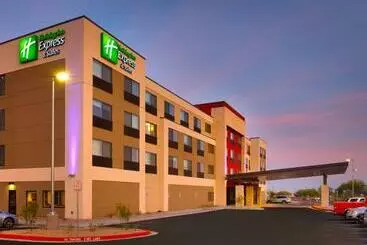 בית מלון כפרי Holiday Inn Express & Suites Phoenix West   Buckeye, An Ihg