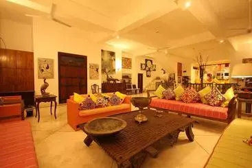 Отель Mihiri Beach House