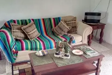 پانسیون Len & Leona Holiday Hideout