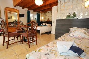 ベッドアンドブレックファースト Maison D Hôtes Et Roulotte Le 6 Bis