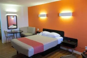 汽车旅馆  Joys Inn Innisfail, Ab