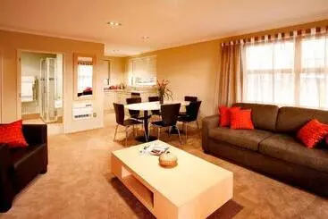 Motel Tower Junction Motor Lodge   Airport And Christchurch Railway Station Shuttle Service