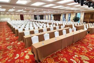 Madison Lanzhou Lanshi Zhongchuan Airport