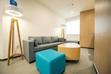 Hanting  Chengdu Chunxi Road Metro Station