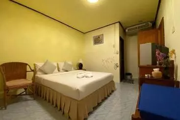 בית מלון כפרי Baanrommai Resort