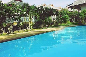 Отель Krisada Beach Resort