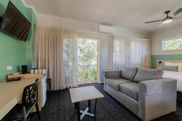 בית מלון כפרי Nightcap At Waterfront