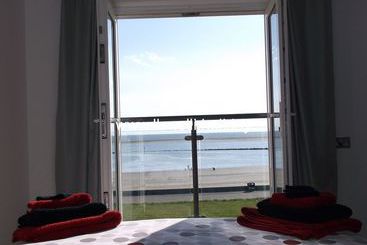 شقق خاصة سياحية Awel Y Môr