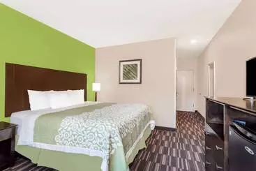 Отель Days Inn & Suites By Wyndham Jamaica Jfk Airport