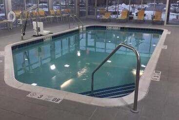 Otel Fairfield Inn & Suites By Marriott Plattsburgh