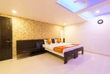 בית מלון כפרי Oyo Rooms Balgandharva Jm Road