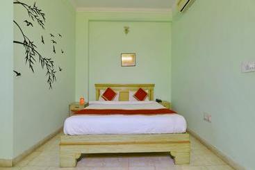 OYO 8051 Hotel Don Jon