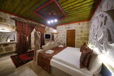 هتل Kayatas Cave Suites