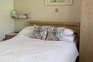 Отель Priory Tearooms Burford With Rooms