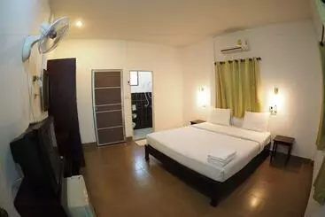 Wandee Bed And Breakfast Hostel