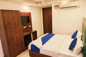 בית מלון כפרי Marina Near Igi Airport