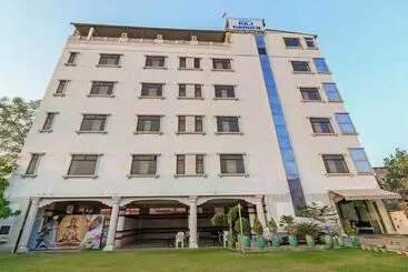 Hotel Treebo Raj Garden, Near Pushkar Lake